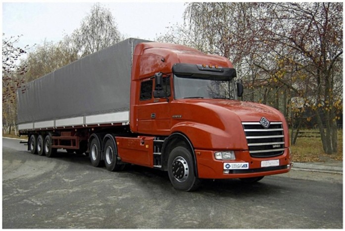 Igazi ritkaságnak számít ez a V8-as Ural országúti csőrős