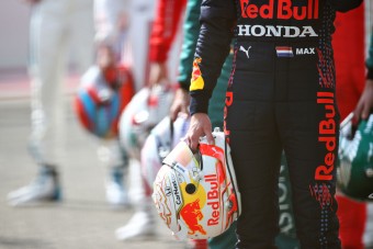 F1: Küszöbön a versenyzők fizetési korlátja