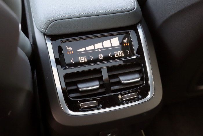 Volvo, ami unalmas kasztnival is izgalmas  – Volvo S60 B3 teszt 12