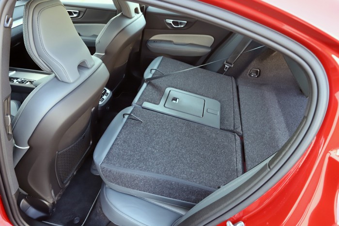 Volvo, ami unalmas kasztnival is izgalmas  – Volvo S60 B3 teszt 10