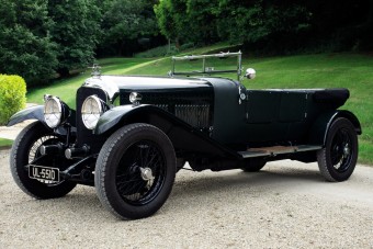 Válik feleségétől, emiatt megválik luxusautóitól a milliomos