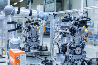 Robotok szaglásszák a győri Audi motorjait