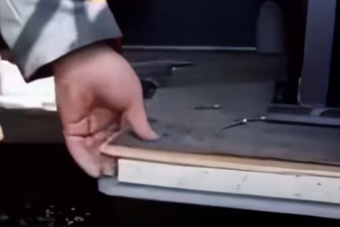 Újabb videó mutatja az új orosz UAZ pocsék minőségét