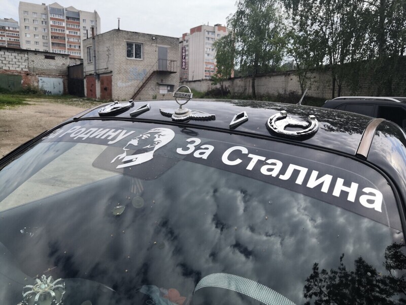 Rengeteg ló és patkó került erre a Nissan Juke-ra 4