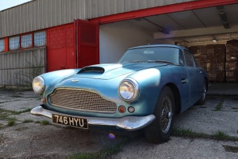 Értékes és ritka Aston Martint árverez el a NAV