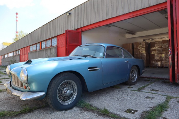 Értékes és ritka Aston Martint árverez el a NAV 9