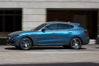 Már a Maseratinak is van hibrid szabadidőjárműve 49