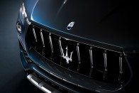 Már a Maseratinak is van hibrid szabadidőjárműve 38