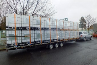 Vajon mire számított az autós, amikor ennyi tartállyal közlekedett?