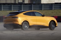 Sportautót készített villanyautójából a Ford 28