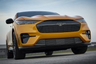 Sportautót készített villanyautójából a Ford 23