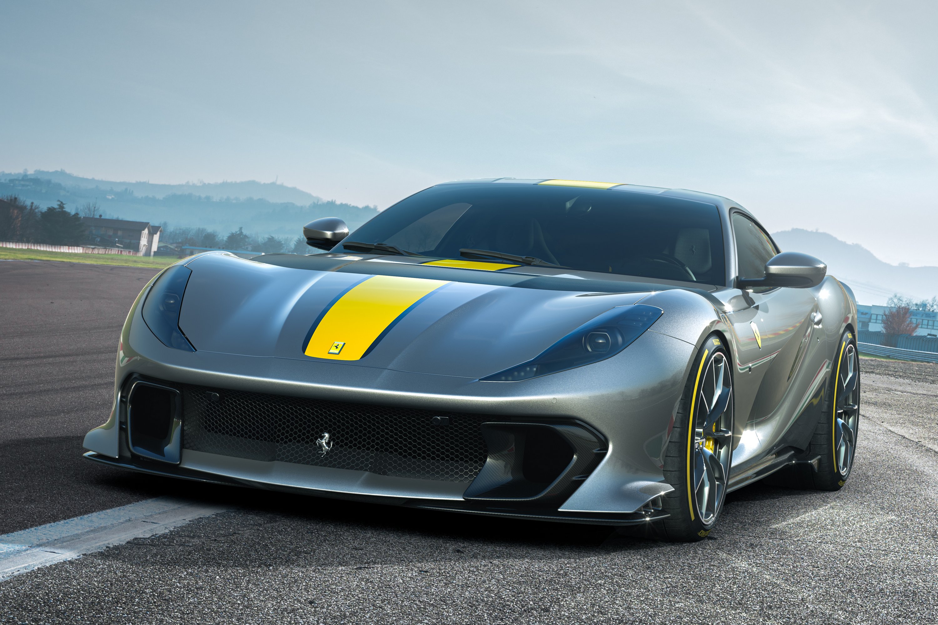Limitált kiadás készül a Ferrari V12-es túrakupéjából 4