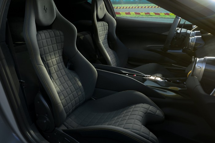 Limitált kiadás készül a Ferrari V12-es túrakupéjából 8