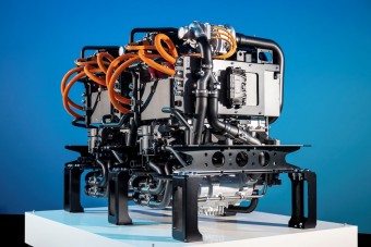 Elárulta a Volvo és a Merci, hogy min törik a fejüket