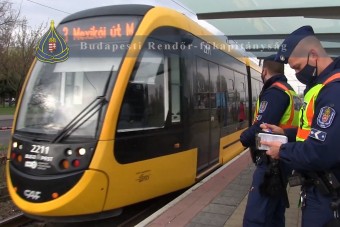 Már villamoson is razziáztak a rendőrök, nem is eredménytelenül