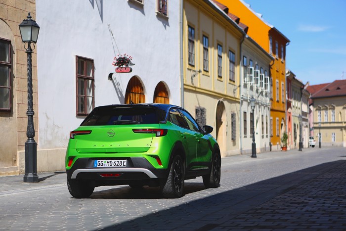 Gusztusos tálalású az első teljesen francia Opel, de milyen az íze? 19