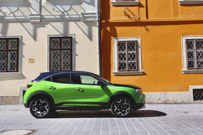 Gusztusos tálalású az első teljesen francia Opel, de milyen az íze? 8