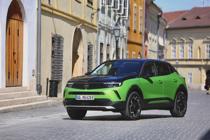 Gusztusos tálalású az első teljesen francia Opel, de milyen az íze? 20