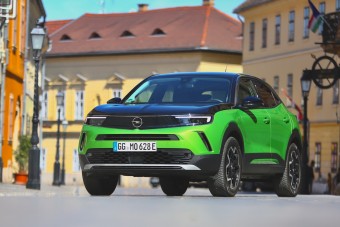 Gusztusos tálalású az első teljesen francia Opel, de milyen az íze?