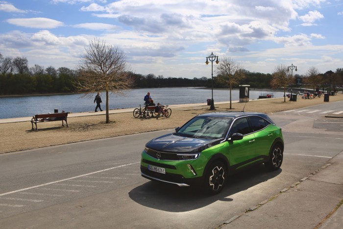 Gusztusos tálalású az első teljesen francia Opel, de milyen az íze? 21