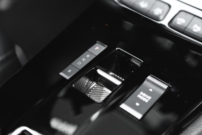 Gusztusos tálalású az első teljesen francia Opel, de milyen az íze? 13