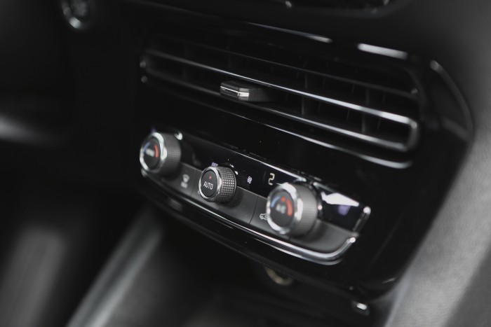 Gusztusos tálalású az első teljesen francia Opel, de milyen az íze? 17