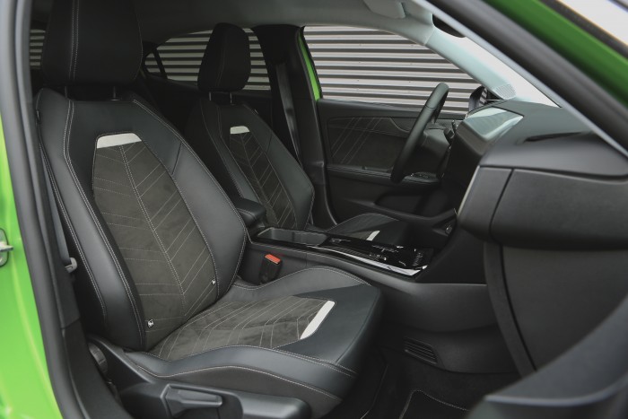 Gusztusos tálalású az első teljesen francia Opel, de milyen az íze? 15