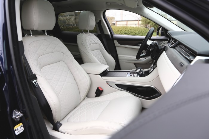 Ha van stílusod, ez a SUV-od – Jaguar F-Pace D300 11