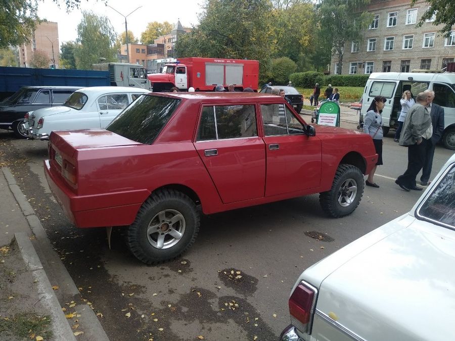 Az ütés helye még mindig fáj, amit ez az átalakított Lada adott 3 | Vezess Az ütés helye még mindig fáj, amit ez az átalakított Lada adott 3