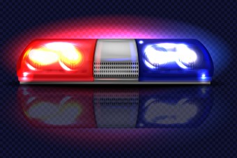 Molotov-koktéllal locsoltak arcon egy rendőrt, a testkamera felvette az egészet