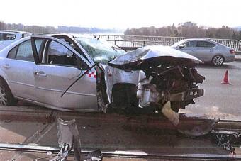 Videón az Árpád hídon történt brutális baleset, cserbenhagyó autós okozta