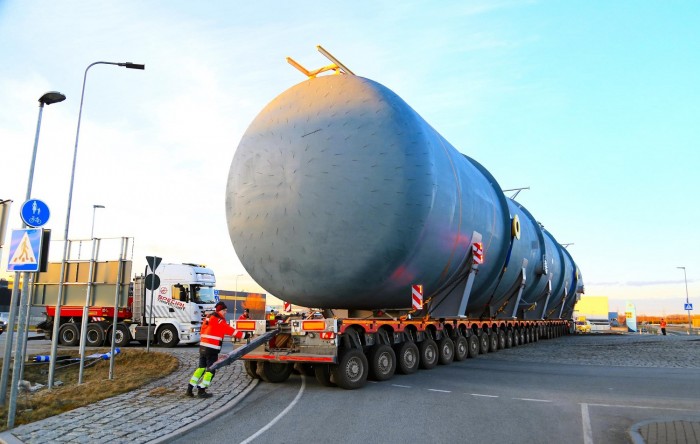 Közel 200 tonnás rakományt vittek közúton 1