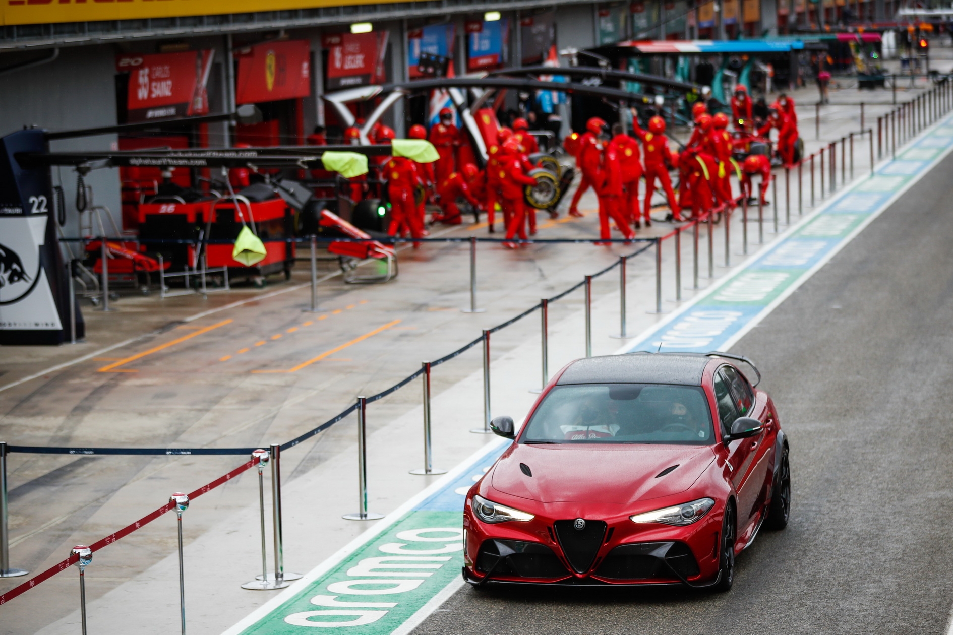 Räikkönenékkel debütál az új Alfa Giulia 2