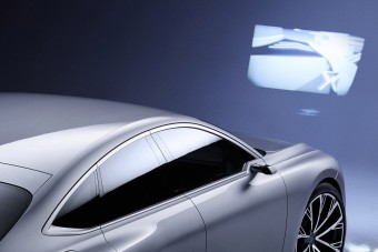 Ennek az autónak filmet vetít a fényszórója