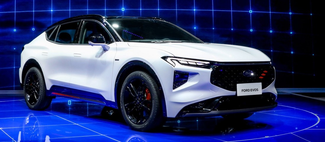 Gigaképernyővel nyit a legújabb Ford