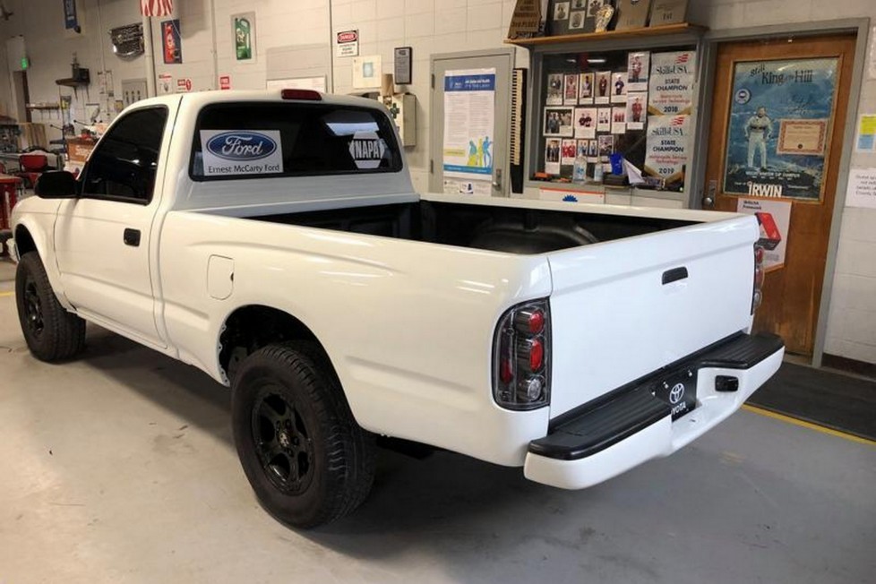 A platós BMW E30 az egyik legüdítőbb dolog, amiről ma olvashatsz 3