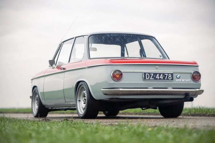 Vajon mit rejt ennek a veterán BMW-nek a motortere? 9