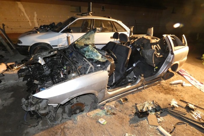 Ellopta, feldarabolta és vasban eladta az autót