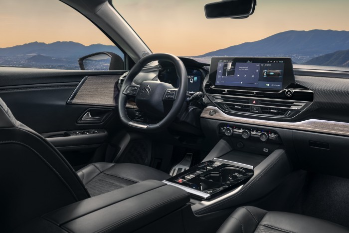 Elegáns terepkombit mutatott be a Citroën 8