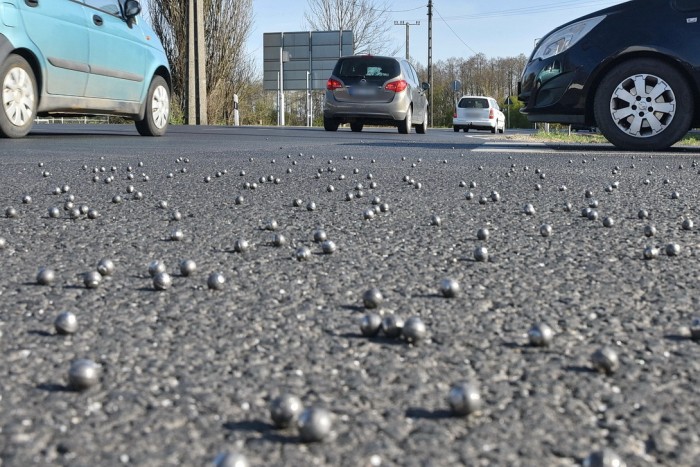 Elgurult csapágygolyók veszélyeztettek a 86-oson