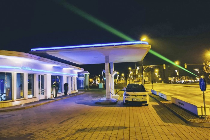 Behálóznak minket a töltők, csak győzzünk választani 10