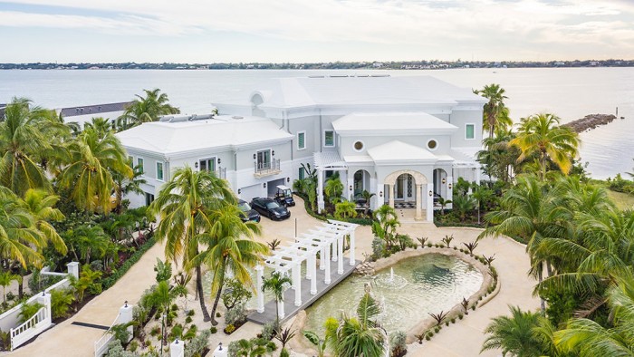 Ehhez a luxusbirtokhoz egy Porsche jár “ajándékba” 1 | Vezess Ehhez a luxusbirtokhoz egy Porsche jár “ajándékba” 1