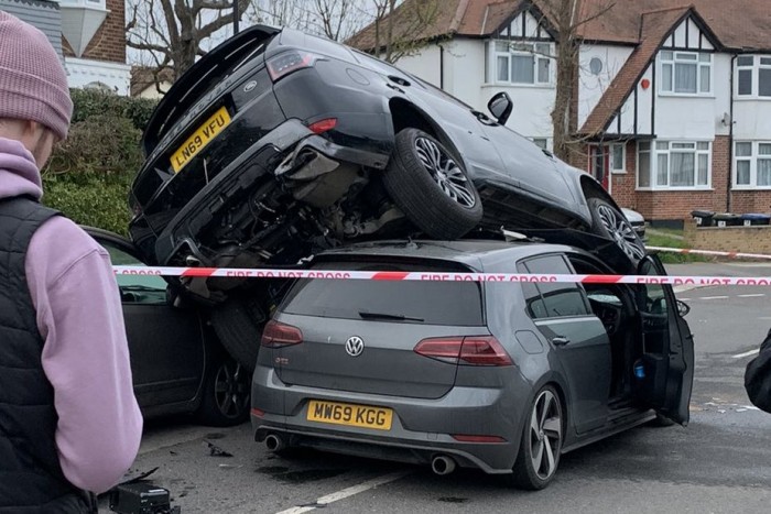 Eltaposta üldözőit az autótolvaj 5