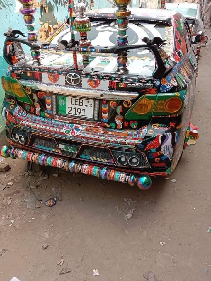 Ez a Toyota már inkább guruló színes szobor, mint használható autó 2