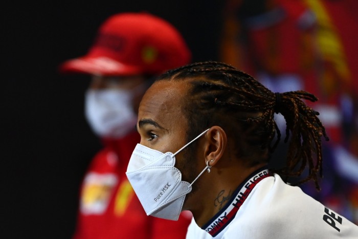 F1: Hamilton odaszólt a Pirellinek