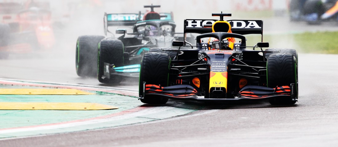 F1: Verstappen nyerte a kaotikus imolai futamot