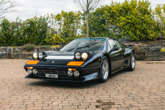 Tömény exhibicionizmus ez a 80-as évekbeli Ferrari