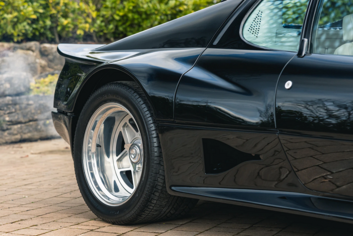 Tömény exhibicionizmus ez a 80-as évekbeli Ferrari 6