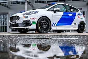 Sziréna nélkül száguldhatnak ezek a rendőrök