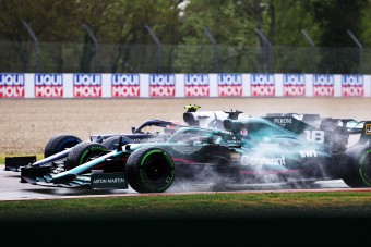 F1: Büntetés az imolai futam után, változott az eredmény